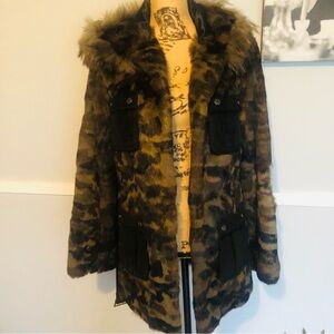 💚🖤EUC JOCELYN CAMO PRINTED RABBIT FUR JACKET - SIZE M🖤💚